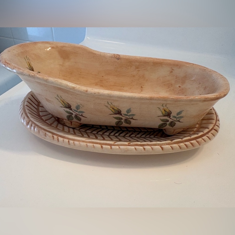 Vintage California Originals Ceramic Footed Bathtub soapdish or planter